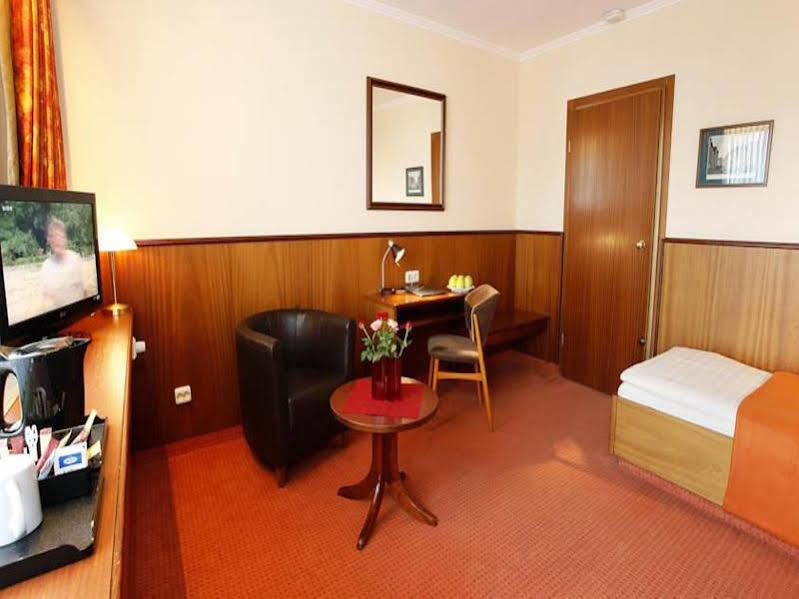 Centro Hotel Norderstedter Hof Экстерьер фото